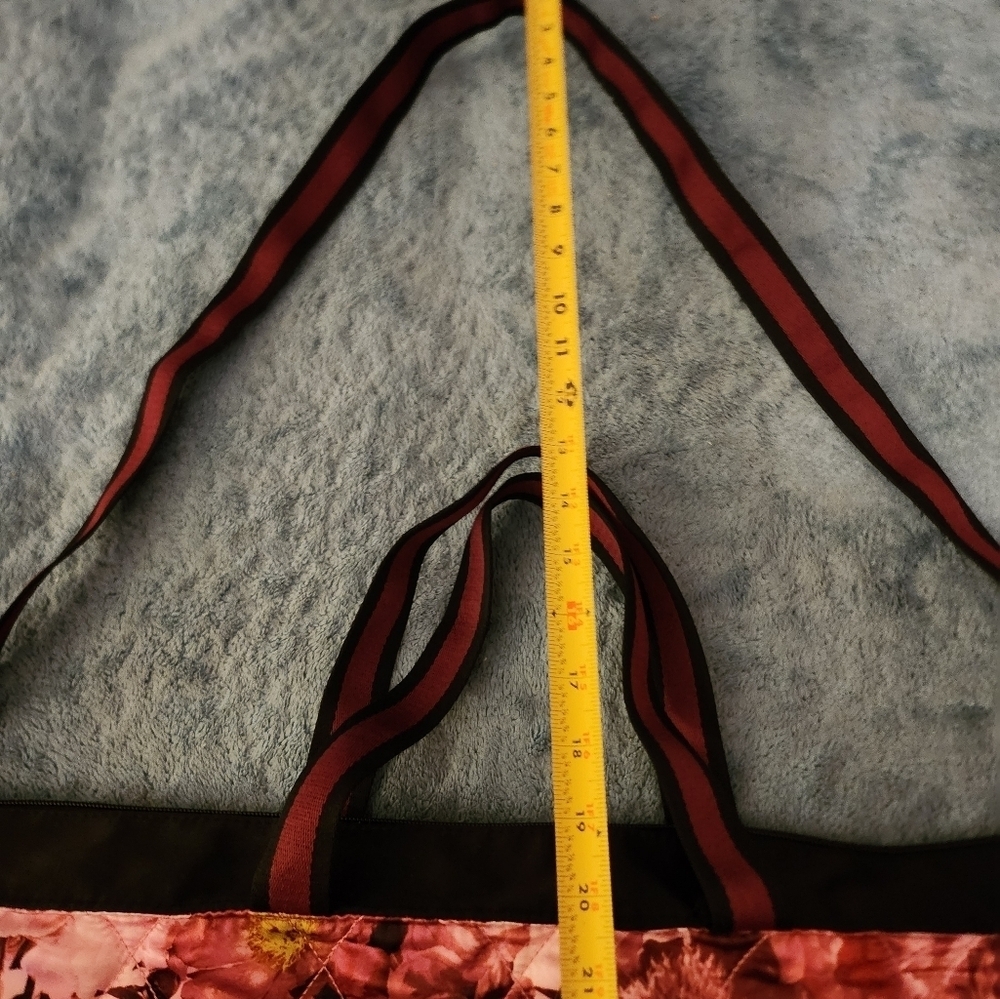 VICTORIA'S Secret FLORAL zipper TOTE, EUC - Picture 8 of 13
